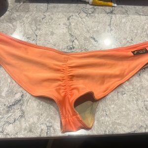 Savage swim Amy bottoms with scrunch Guc size medium